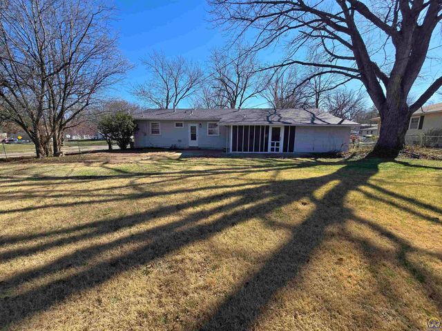 3100 SW 31st St, Topeka, KS 66614