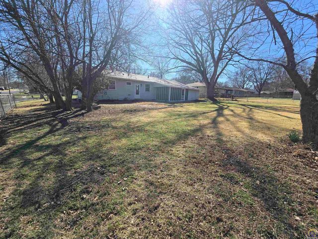 3100 SW 31st St, Topeka, KS 66614