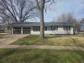 3100 SW 31st St, Topeka, KS 66614