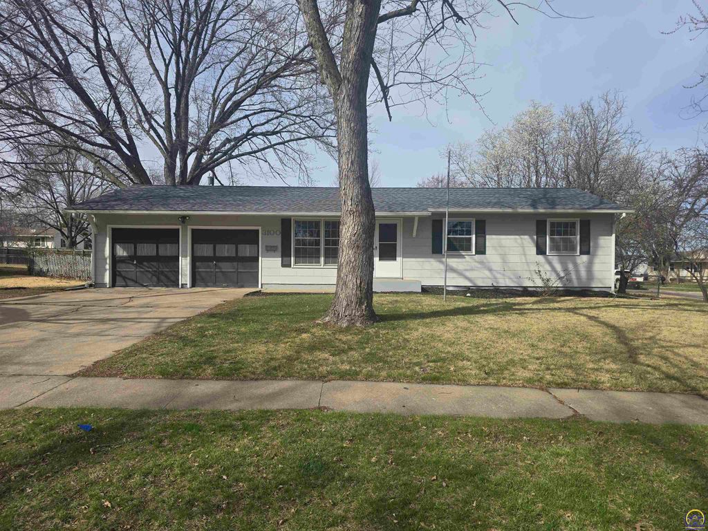 3100 SW 31st St, Topeka, KS 66614