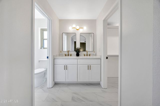 8876 W BLUEFIELD Avenue, Peoria, AZ 85382