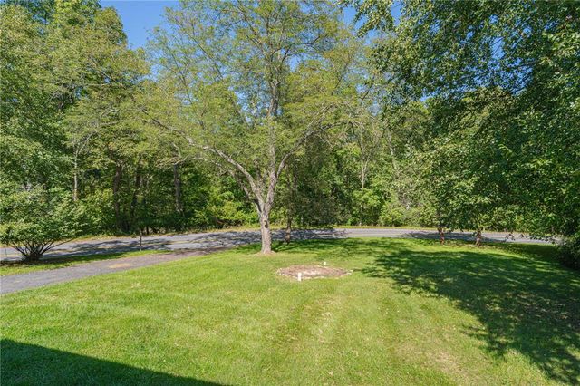 1884 Reading Drive, Bethlehem City, PA 18015