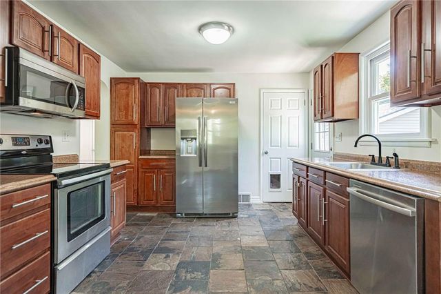 1884 Reading Drive, Bethlehem City, PA 18015