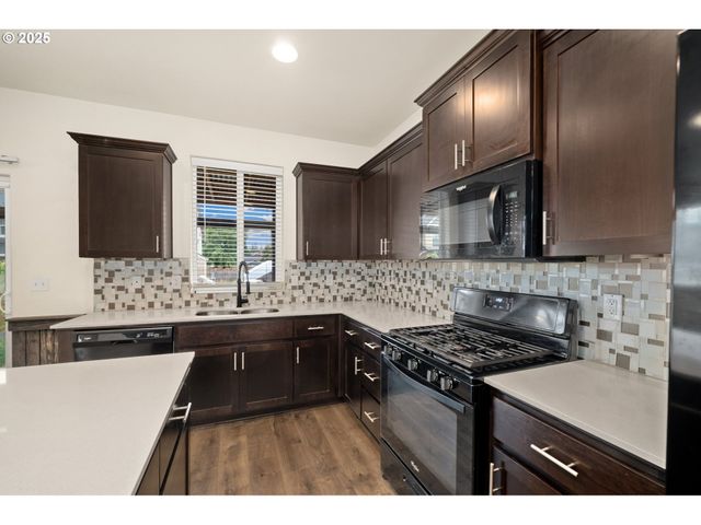 856 Bear Creek Dr, Molalla, OR 97038