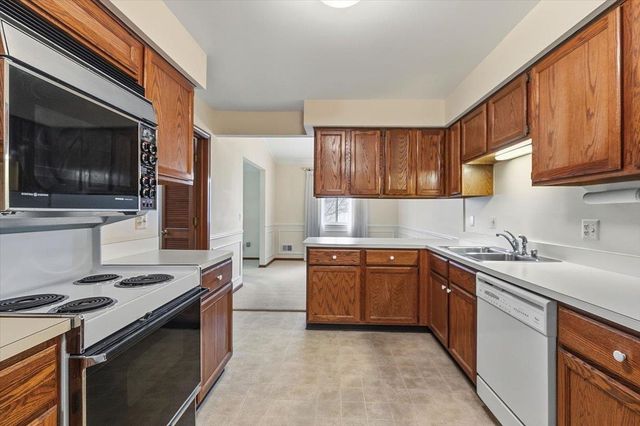 770 Country Club Drive, St Clair Shores, MI 48082