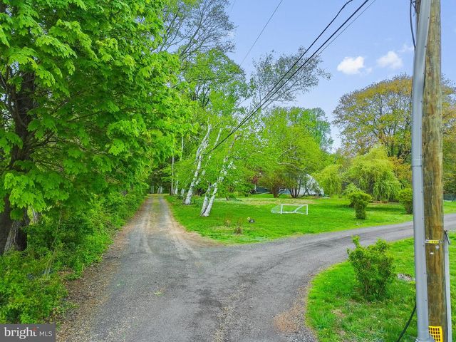 105 SPRING AVE, Holland, PA 18966