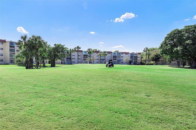 7847 Golf Circle Drive 211, Margate, FL 33063