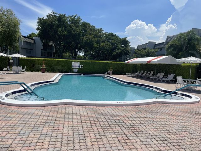 7847 Golf Circle Drive 211, Margate, FL 33063