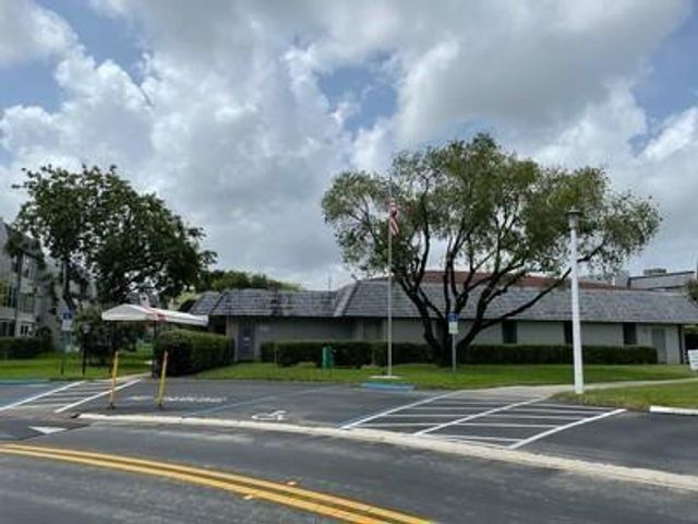 7847 Golf Circle Drive 211, Margate, FL 33063