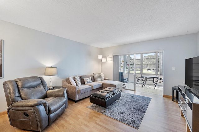 7847 Golf Circle Drive 211, Margate, FL 33063