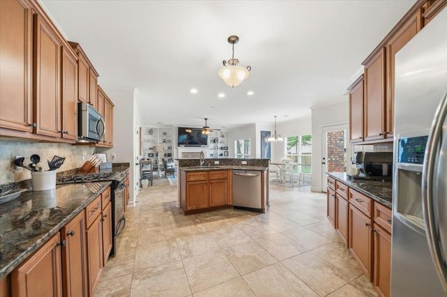 824 NINE OAKS LN, Collierville, TN 38017
