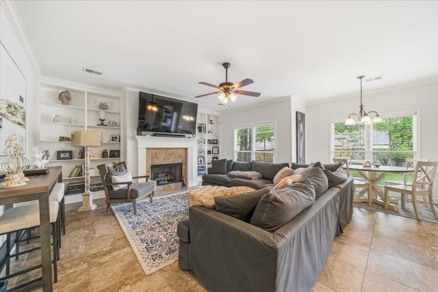 824 NINE OAKS LN, Collierville, TN 38017