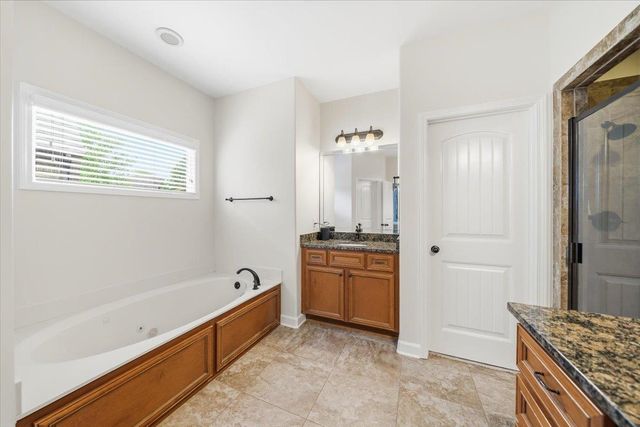 824 NINE OAKS LN, Collierville, TN 38017
