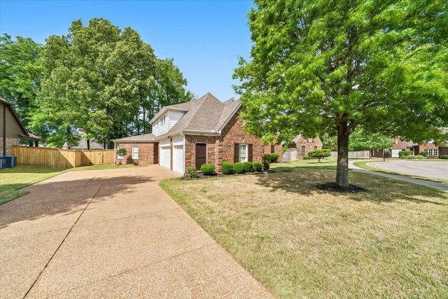 824 NINE OAKS LN, Collierville, TN 38017