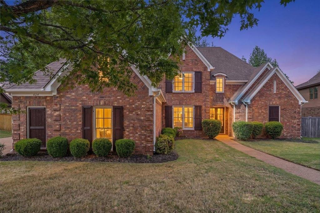 824 NINE OAKS LN, Collierville, TN 38017