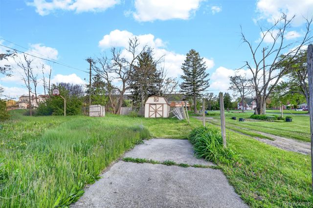 12716 Wilshire Drive, Detroit, MI 48213