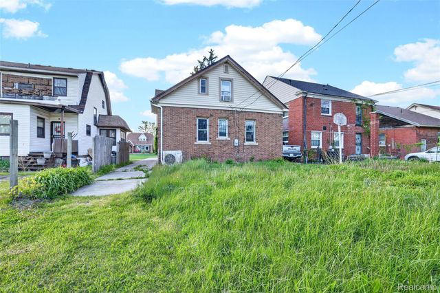 12716 Wilshire Drive, Detroit, MI 48213