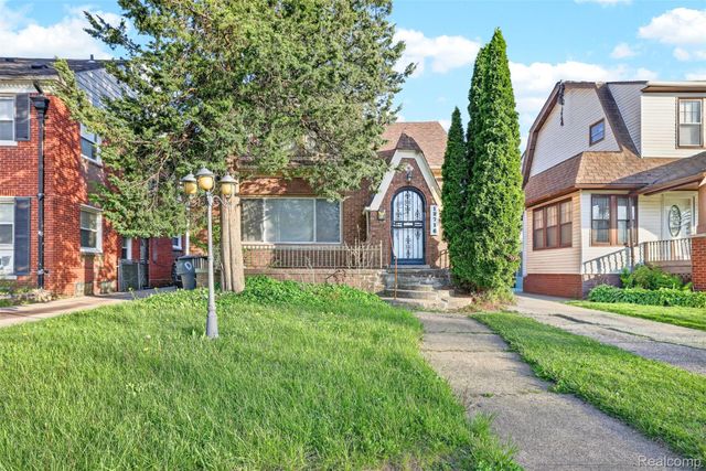 12716 Wilshire Drive, Detroit, MI 48213