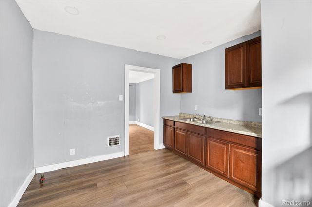 12716 Wilshire Drive, Detroit, MI 48213