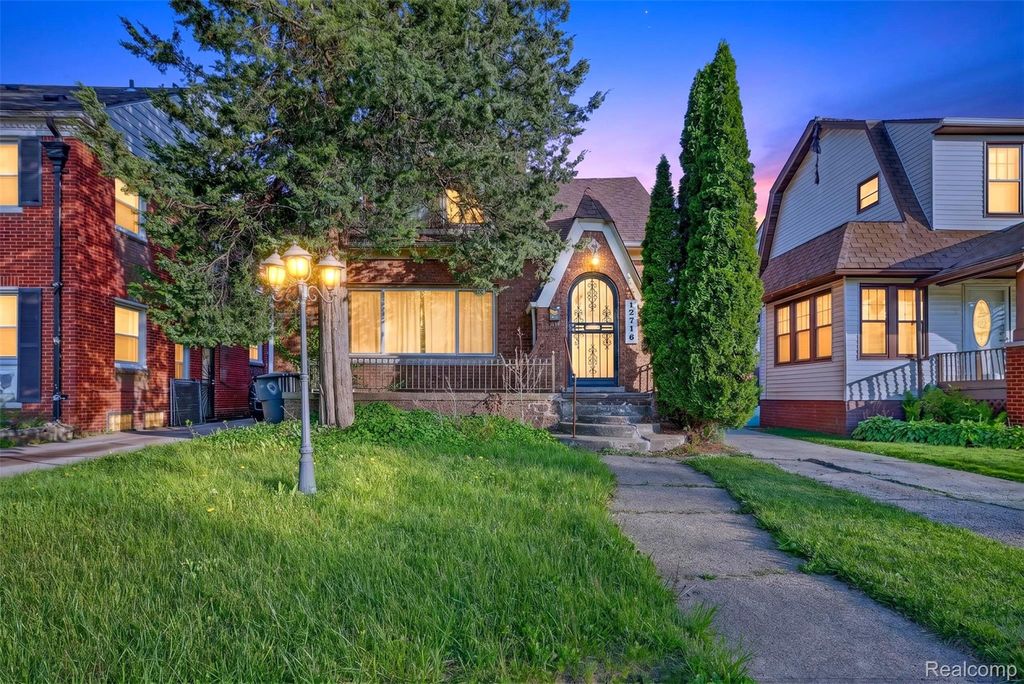 12716 Wilshire Drive, Detroit, MI 48213
