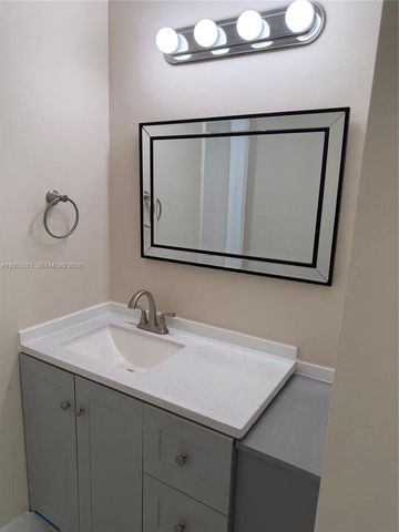 1950 W 54th St 115, Hialeah, FL 33012