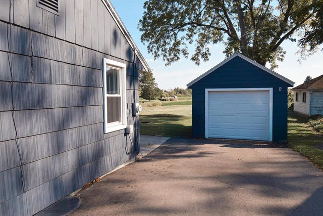 1027 W Walworth AVENUE, Whitewater, WI 53190