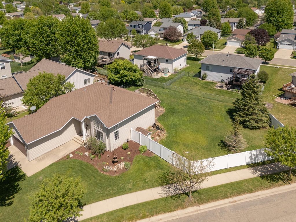 5714 49th Avenue NW, Rochester, MN 55901