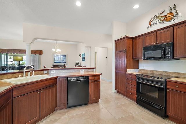 859 PARKSVILLE PATH, The Villages, FL 32162
