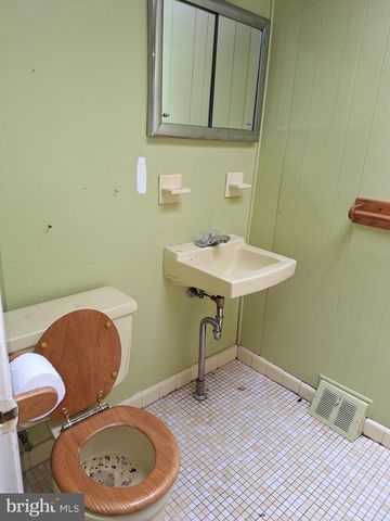 4029 GIDEON RD, Brookhaven, PA 19015