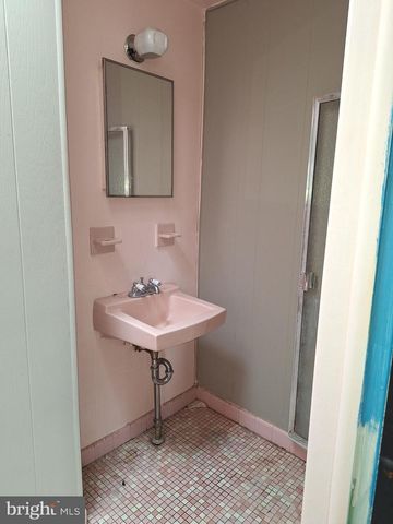 4029 GIDEON RD, Brookhaven, PA 19015