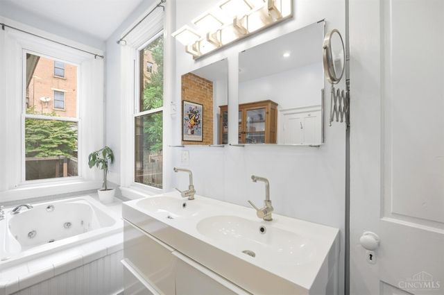 524 Liberty Hill, Cincinnati, OH 45202