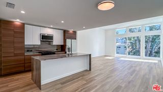 946 Lucile Avenue, Los Angeles, CA 90026