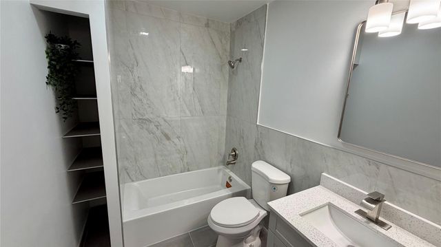 2250 NE 66th Street 1504, Fort Lauderdale, FL 33308