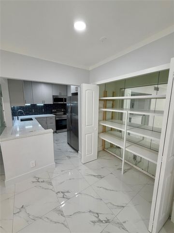 2250 NE 66th Street 1504, Fort Lauderdale, FL 33308