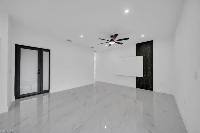 907 E 9th ST, Lehigh Acres, FL 33972