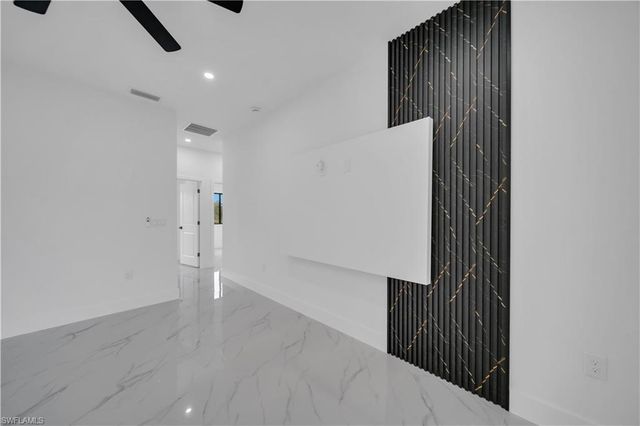 907 E 9th ST, Lehigh Acres, FL 33972