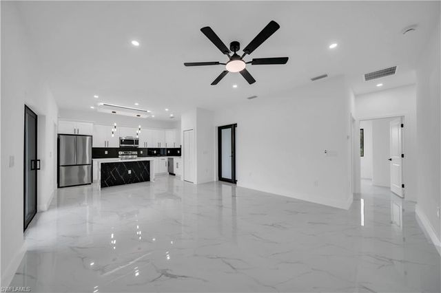 907 E 9th ST, Lehigh Acres, FL 33972