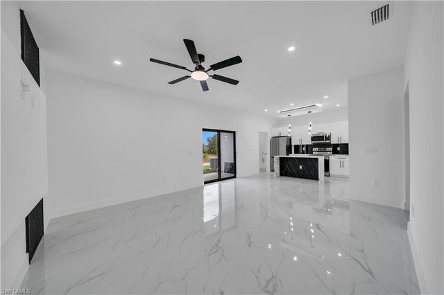 907 E 9th ST, Lehigh Acres, FL 33972