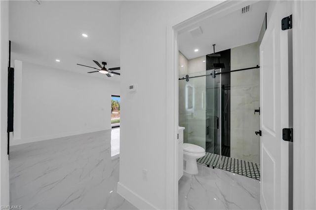 907 E 9th ST, Lehigh Acres, FL 33972