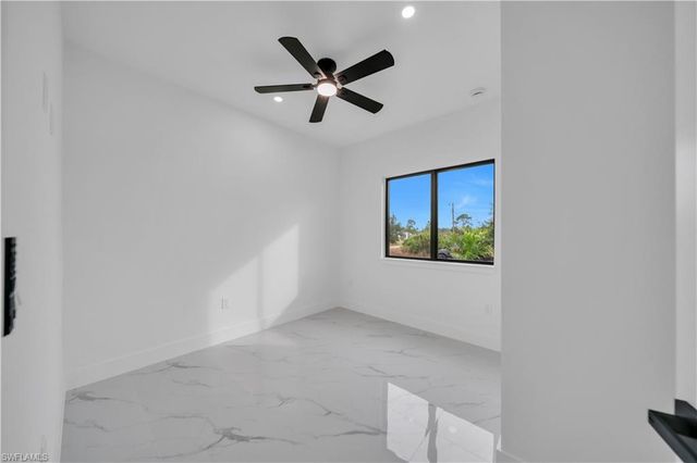 907 E 9th ST, Lehigh Acres, FL 33972