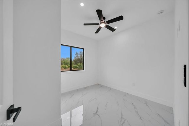 907 E 9th ST, Lehigh Acres, FL 33972