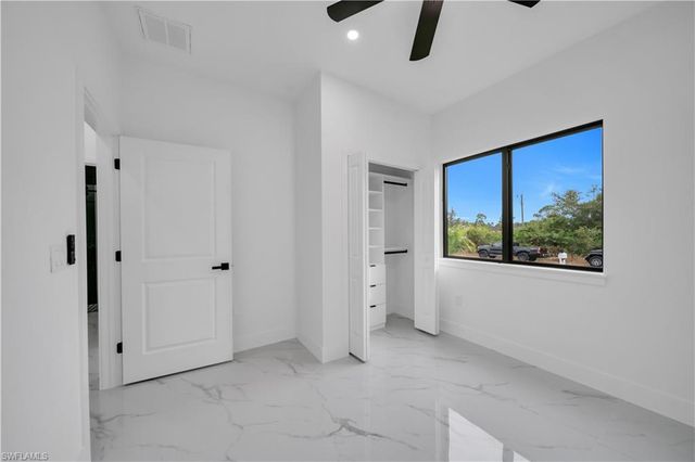 907 E 9th ST, Lehigh Acres, FL 33972