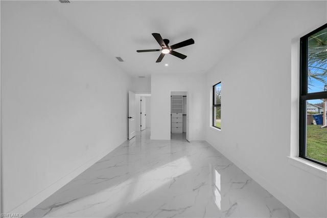 907 E 9th ST, Lehigh Acres, FL 33972