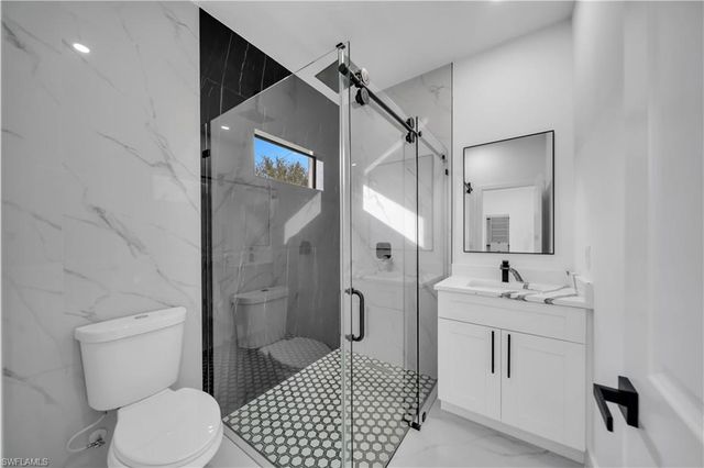 907 E 9th ST, Lehigh Acres, FL 33972