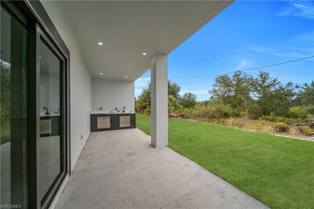 907 E 9th ST, Lehigh Acres, FL 33972