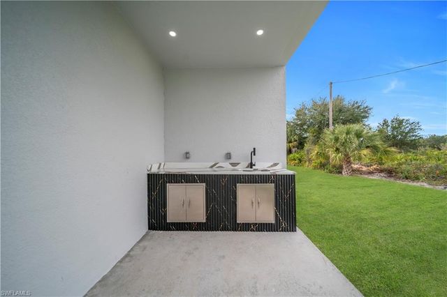 907 E 9th ST, Lehigh Acres, FL 33972