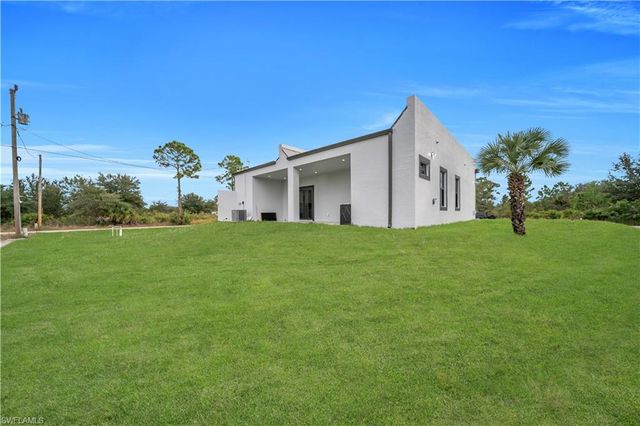 907 E 9th ST, Lehigh Acres, FL 33972