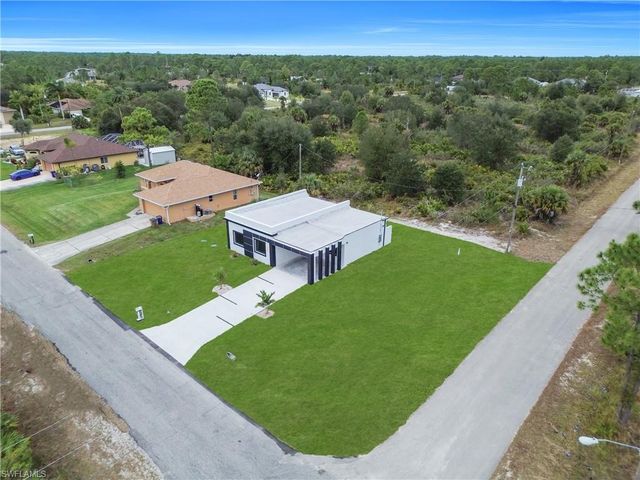 907 E 9th ST, Lehigh Acres, FL 33972