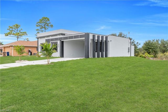 907 E 9th ST, Lehigh Acres, FL 33972