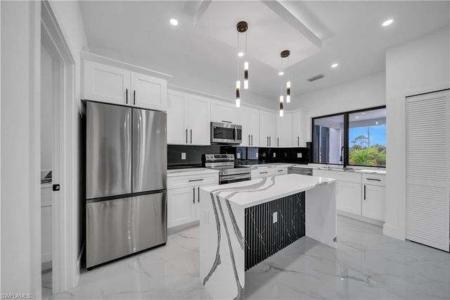 907 E 9th ST, Lehigh Acres, FL 33972